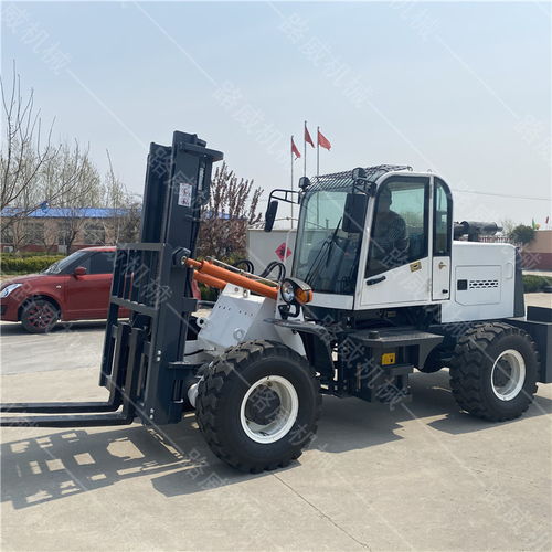 高效搬运新选择 柴油越野叉车与装载机式越野叉车解析